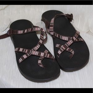 Chaco Brown Tan & white stripe Zong Sandals sz 10